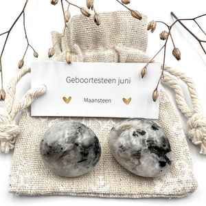 Geboortesteen juni - Maansteen trommel sneeuwzakje - edelstenen - knuffelsteen - gefeliciteerd - symbolisch verjaardag cadeau man/vrouw - klein kado - brievenbus cadeautje - geluksbrenger