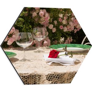 Dibond Hexagon - Tafel - Roos - Borden - Glazen -Bloemen - Planten - Stoelen - 40x34.8 cm Foto op Hexagon (Met Ophangsysteem)