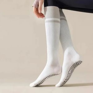 2 paar sportcompressiekousen voor dames, fitness, hardlopen, springtouw, compressiepanty's, kousen, yoga, kuitsokken, geschikt voor mannen en vrouwen, compressiekousen voor dames (zwart + wit)