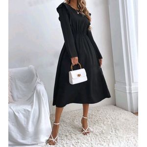 Prachtige sexy elegante corrigerende zwarte jurk met ruffles op schouders maat XL