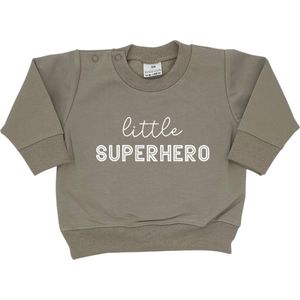 Sweater voor baby - Little Superhero - Beige - Maat 68 - Geboorte - Kraamcadeau - Cadeau  - Babyshower - Babykleding - Jongens - Boy - Jongenskleding