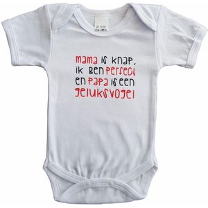 Witte romper met ""Mama is knap, ik ben perfect en papa is een geluksvogel"" - maat 68 - vaderdag, cadeautje, kraamcadeau, grappig, geschenk, baby, tekst