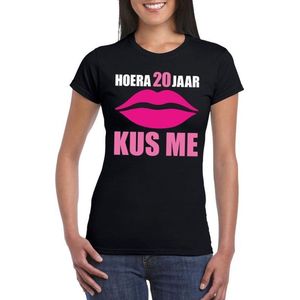 Verjaardag t-shirt zwart dames - Hoera 20 jaar kus me L