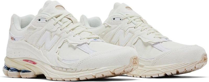 New Balance - 2002R Protection Pack - Sneakers - Sea Salt