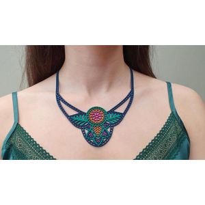 Batucada - India - Collier van Plantaardige Oorsprong en Hypoallergeen - Vrouwen Ketting met mandala patronen - Antiallergisch Halsketting - Blauw - Groen - Oranje - Roze - lengte 40/45 cm – effect Tattoo -  ziet er uit als Rubber