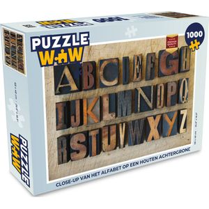 Puzzel Close-up van het alfabet op een houten achtergrond - Legpuzzel - Puzzel 1000 stukjes volwassenen