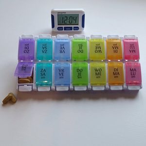 Medicijn Weeklader - Met Handige Drukknoppen - Tot 5 Dagelijkse Alarmen - Compact Formaat