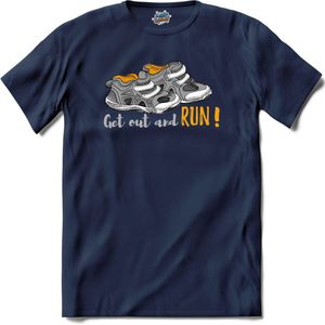 Get Out And Run! | Hardlopen - Rennen - Sporten - T-Shirt - Unisex - Navy Blue - Maat M