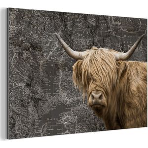 Wanddecoratie Metaal - Aluminium Schilderij Industrieel - Schotse hooglander - Wereldkaart - Koe - 150x100 cm - Dibond - Foto op aluminium - Industriële muurdecoratie - Voor de woonkamer/slaapkamer