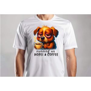 running on hopes and coffee - T Shirt - MerryChristmas - ChristmasVibes - Funny - Sarcasm - VrolijkKerstfeest - Kerstmis - Grappig - Sarcasme
