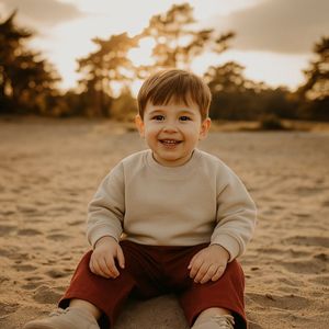 Omush Studio – Dune Drift Kindertrui – Zachte Beige Sweater – Warme Trui voor Jongen & Meisje ��– Maat 80