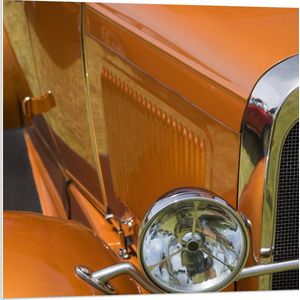 PVC Schuimplaat- Spiegels van Gele Oude Auto - 80x80 cm Foto op PVC Schuimplaat