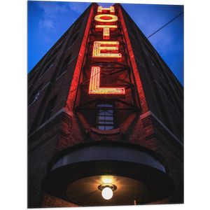 Vlag - Hotel met Rode Neon Letters - 60x80 cm Foto op Polyester Vlag