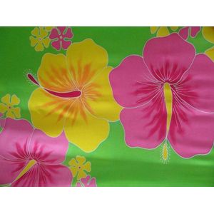 pareo, sarong, hamamdoek, wikkelrok handgeschilderd figuren bloemen patroon lengte 115 cm breedte 165 kleuren groen geel roze oranje.