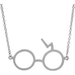 Fashionidea - Zilverkleurige ketting met hanger in de vorm van een bril.