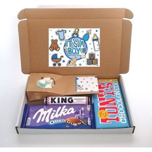Geboorte cadeautje jongen - brievenbuscadeau ""It's a boy"" - Blauw witte hartjes - Milka chocolade - Tony chocolonely - King pepermunt