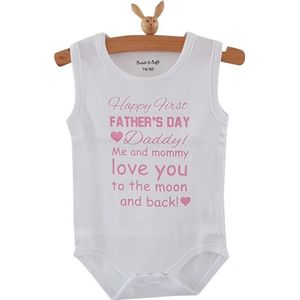 Baby Rompertje tekst papa eerste Vaderdag cadeau | Happy first father’s Day daddy me and mommy love you to the moon and back | mouwloos | wit roze | maat 86-92