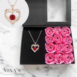Valentijn Cadeau - Valentijn Cadeautje voor Haar - Valentijn Cadeau voor Vrouw - Geschenkset Vrouwen - Cadeau voor Haar - Chocolade Cadeau - Sieraden Set - Ketting - Moederdag Cadeautje - Kerstcadeau - Verjaardag Cadeau Vrouw - Jubileum