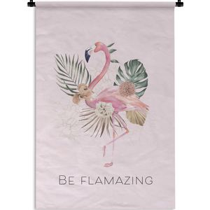 Wandkleed FlamingoKerst illustraties - Quote 'Be Flamazing' met een flamingo en bloemen op een lichtroze achtergrond Wandkleed katoen 120x180 cm - Wandtapijt met foto XXL / Groot formaat!