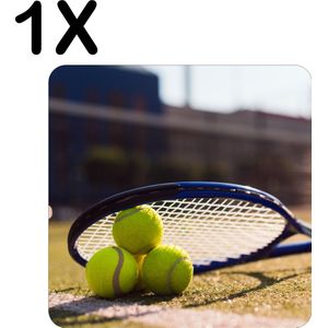 BWK Stevige Placemat - Tennisballen Onder Tennis Racket - Set van 1 Placemats - 50x50 cm - 1 mm dik Polystyreen - Afneembaar