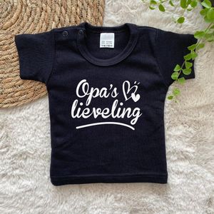 Kinder - shirt - t-shirt - Opa's lieveling - maat: 98 - kleur: zwart - 1 stuks - opa - opa cadeau - kinderkleding - kinderkleding jongens - kinderkleding meisjes - baby kleding