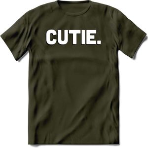 Cutie - Valentijn T-Shirt | Grappig Valentijnsdag Cadeautje voor Hem en Haar | Dames - Heren - Unisex | Kleding Cadeau | - Leger Groen - M