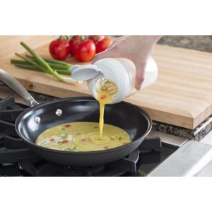 BlenderBottle Whiskware | Eiermixer | Inhoud 0.59 Liter | De mooiste omelet! Met ingebouwde eigeel scheider. Geen rommel en nooit morsen.