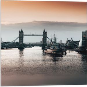 Vlag - Tower Bridge met Zonsondergang in Londen, Engeland - 50x50 cm Foto op Polyester Vlag