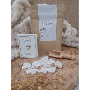 Voeten-Badzout-Himalaya-How Lovely-Mini-Hartjes-Zeepjes-Soap in Box-Rozenblaadjes-Kadootje-Cadeau-Schima-Houten-Doseerschepje-Speciaal-Iemand-Special-Lief-Giftset-Kerstcadeau-Verjaardag-Kerst-Sinterklaas