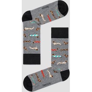 Grappige Sokken Grijs met Teckels in Bio katoen maat 36-40 - Teckels - Zacht - Trendy geschenk - Trendy Cadeau - Verjaardag - Geschenk - Kerst