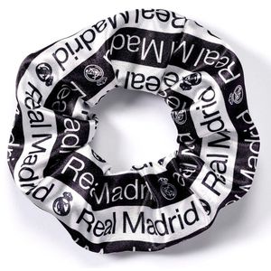 The Carat Shop - Real Madrid Zwart - Witte Logo Scrunchie - Haarelastiek