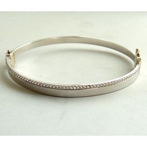 14 karaat wit gouden Christian bangle met zirkonia