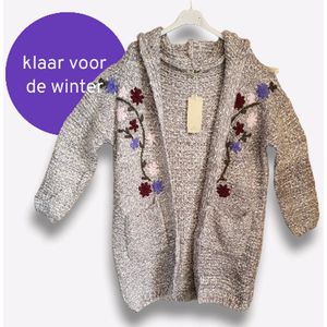 Warme bouclé vest in GRIJS kleur met zijzakken, capuchon en geborduurd bloemen maat 42-44