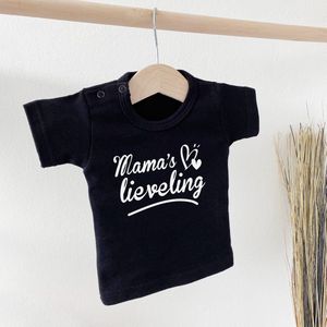 Kinder - t-shirt - Mama's lieveling - maat: 62 - kleur: zwart - 1 stuks - mama - moeder - kinderkleding - shirt - baby kleding - kinderkleding jongens - kinderkleding meisjes