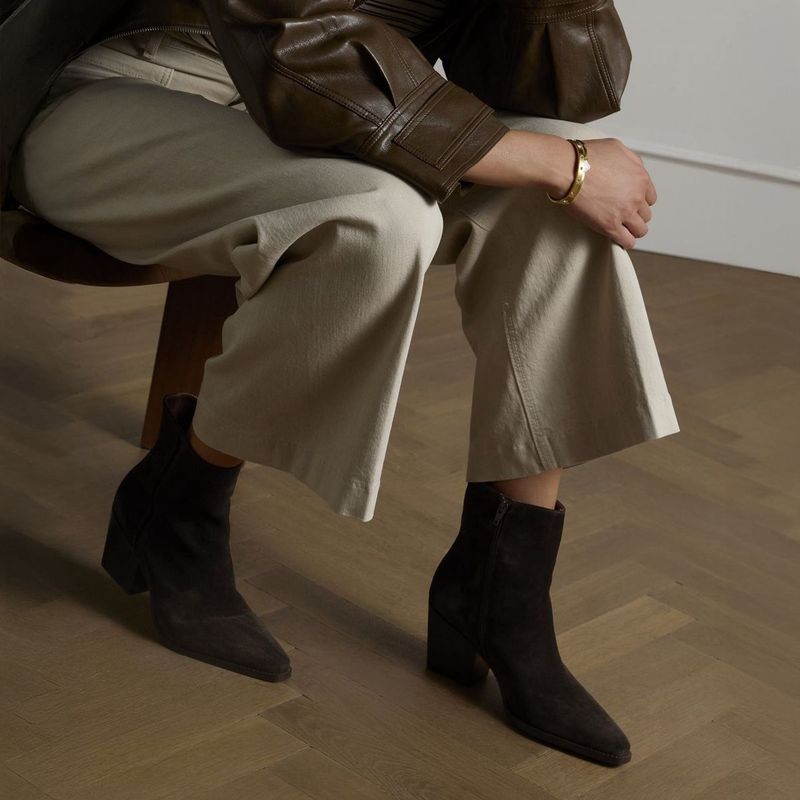 Bruine suède enkellaarsjes met hak