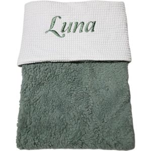 Wiegdeken met geborduurde naam