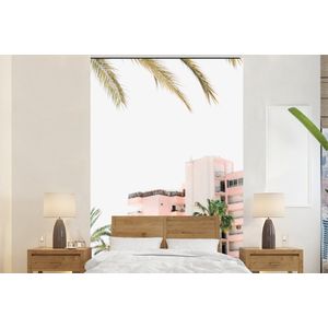 Palmbomen - Hotel - Roze - Wit - Behangpapier