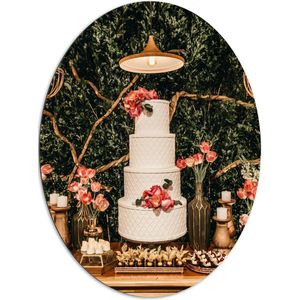 Dibond Ovaal - Witte Stapeltaart Versiert met Roze Bloemen en Kleine Desserts - 81x108 cm Foto op Ovaal (Met Ophangsysteem)