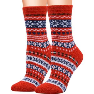 Fluffy sokken dames - rood - wit - leuke print Hygge sokken - 35 - 40 - cadeau voor haar - geschenk vrouwen - Kerst cadeau - zacht