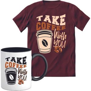 T-Shirtknaller T-Shirt met Koffiemok | Take Coffee With You - Koffie Kleding | Heren / Dames Shirt met Mok Cadeau | Kleur rood | Maat S