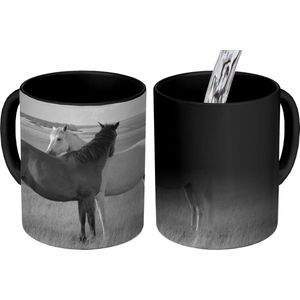 Magische Mok - Foto op Warmte Mokken - Koffiemok - Paarden - Dieren - Portret - Zwart wit - Platteland - Magic Mok - Beker - 350 ML - Theemok