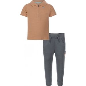 Koko Noko - Kledingset - Jongens - Joggingbroek Steel Blue - Polo Shirt Camel - Maat 86