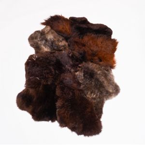 Designer schapenvacht vloerkleed 180 x 120 cm patchwork Donker bruin; Bruins-sHoogpolig vloerkleed natuurlijke vorm.