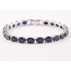 Zilveren tennisarmband met blauwe saffier - lengte 18 cm.