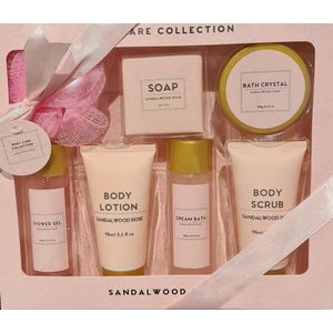 Body Care Collection - Sandelwood Rose Welnesset - 7-delig - Puff - Soap - Badzout - Shower Gel - Body Lotion - Cream Bath - Body Scrub