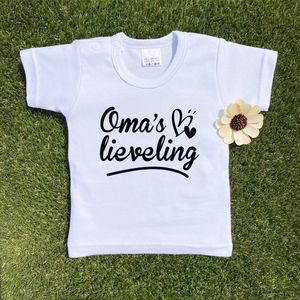 Kinder - t-shirt - Oma's lieveling - maat: 104 - kleur: wit - 1 stuks - oma - oma cadeau - shirt - baby kleding - kinderkleding - kinderkleding jongens - kinderkleding meisjes
