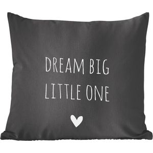Sierkussens - Kussentjes Woonkamer - 60x60 cm - Engelse quote ""Dream big little one"" met een hartje tegen een zwarte achtergrond