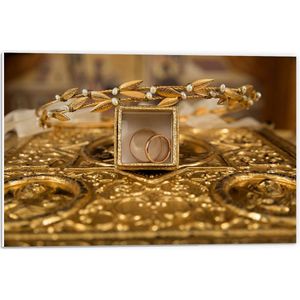 Forex - Gouden Sieradendoos met Sieraden - 60x40cm Foto op Forex