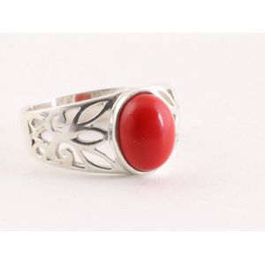 Opengewerkte zilveren ring met rode koraal steen - maat 19.5