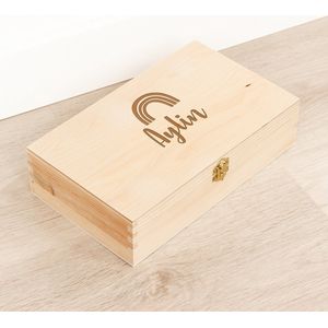 Houten kistje 'Aylin' Regenboog - Tekenkist - Herinneringsdoos - Kraamcadeau - Knutseldoos - Memorybox - Baby - Geboorte